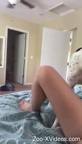 Special treat for a slutty amateur babe in her home XXX play