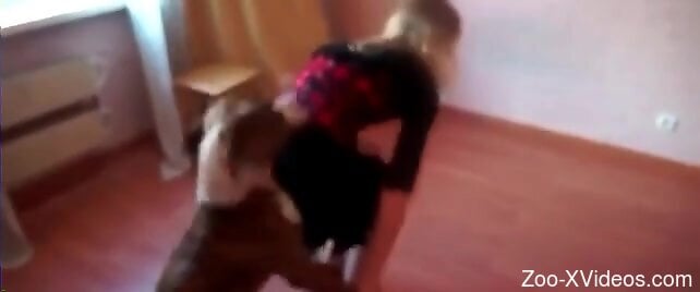 Sexy blonde amateur sexually makes out with her dog