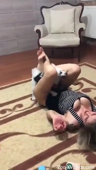 Curvy babe gets fucked by the dog and soaked in sperm