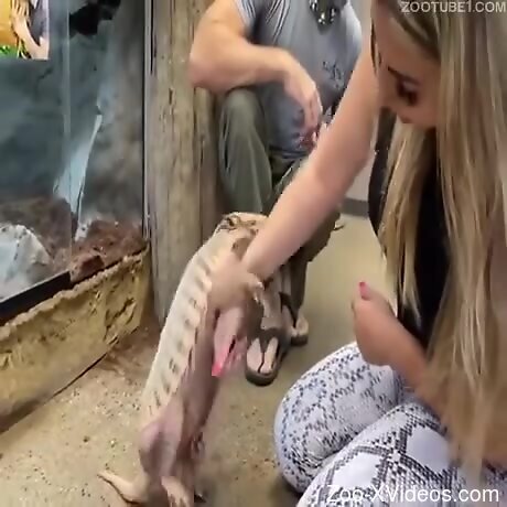 Blonde slut gets intimate with animals from the zoo