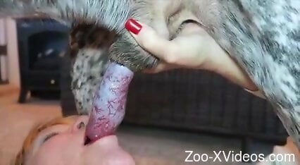 Insolent mature swallows dog sperm after a good homemade fuck
