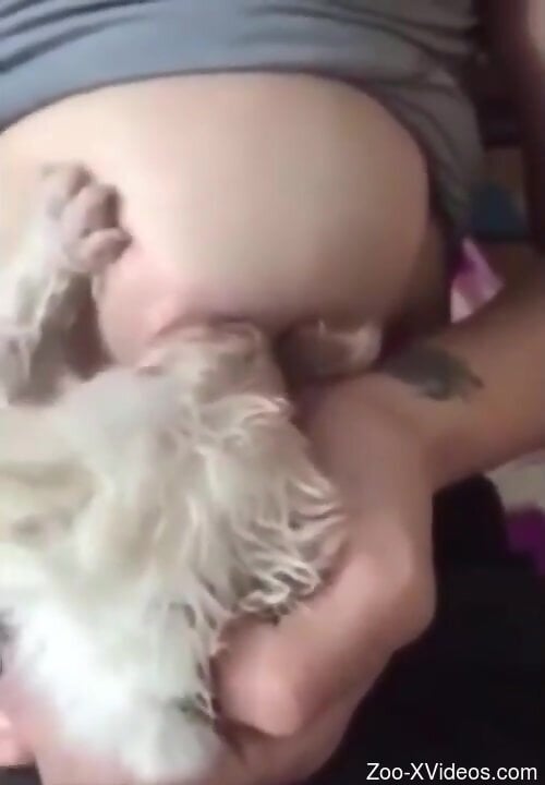 Closeup homemade zoo porn with a woman and her furry dog