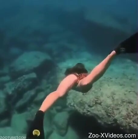 Underwater zoophilia seduction makes woman crave sex
