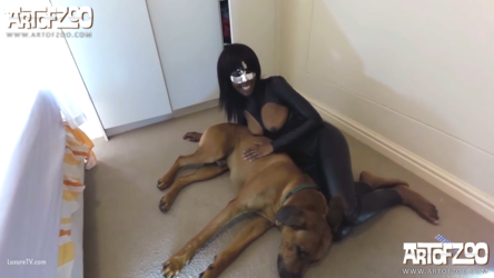 Penny, a skinny black porn model and dog, Zooporno video in HD